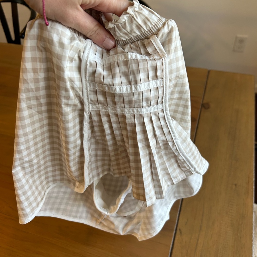Cream Gingham Elastic-Waist Shorts with Side Ruffles - Picture 3 of 4